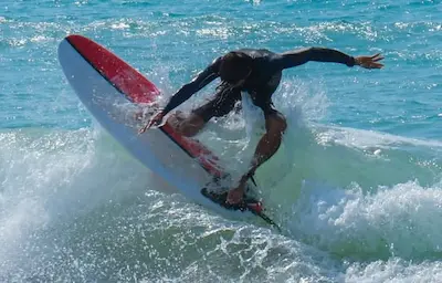 آکادمی موج‌سواری