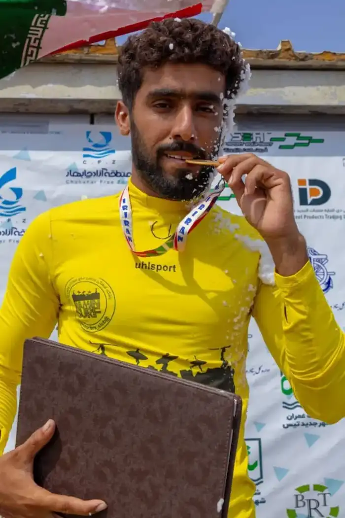 پسر موج‌سوار باشگاه رمین با مدال افتخار